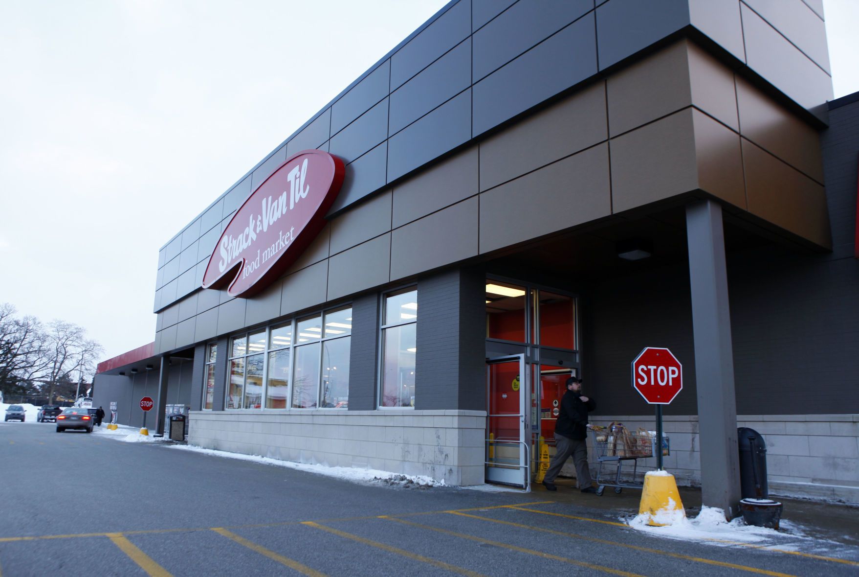 Strack & Van Til shopping rush